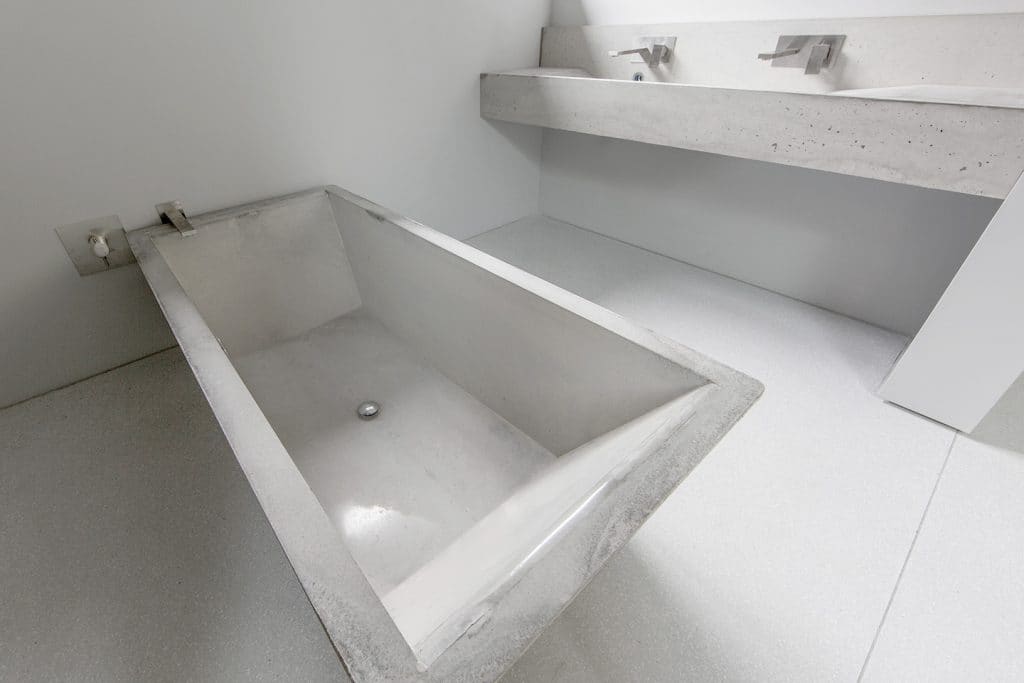 Massgefertigte Betonbadewanne im Townhouse 7047 Concrete