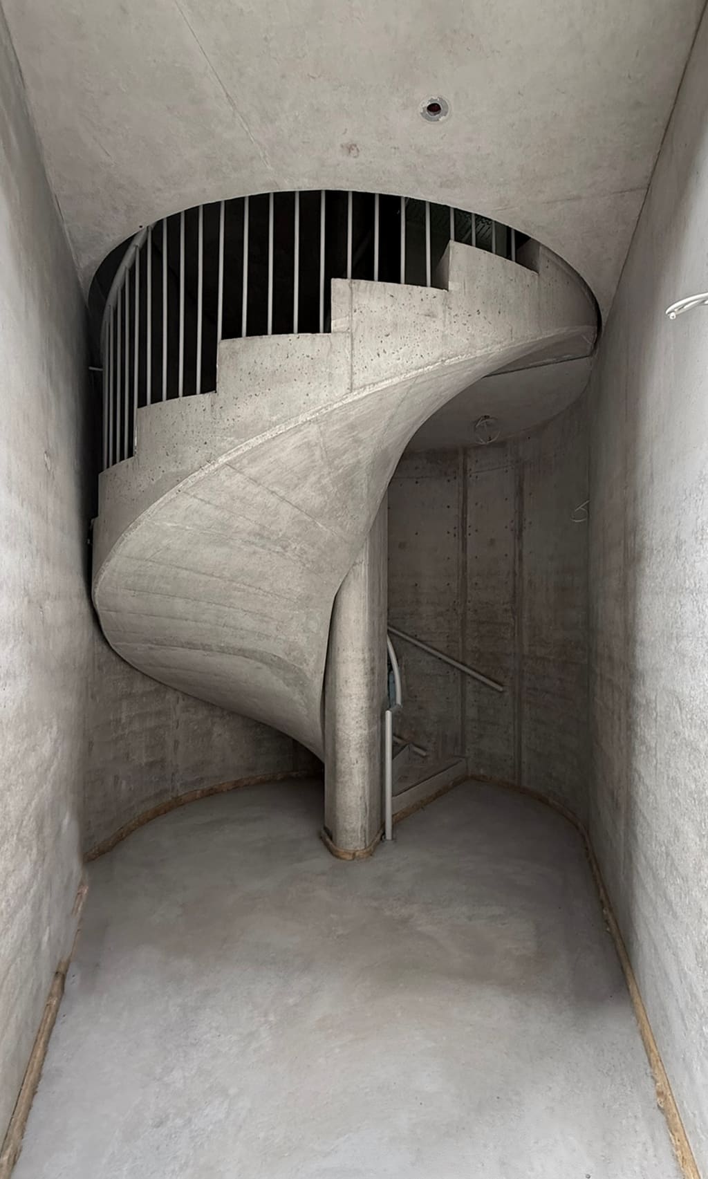 Flussbad Campus Werft Wendeltreppe Sichtbeton SB4